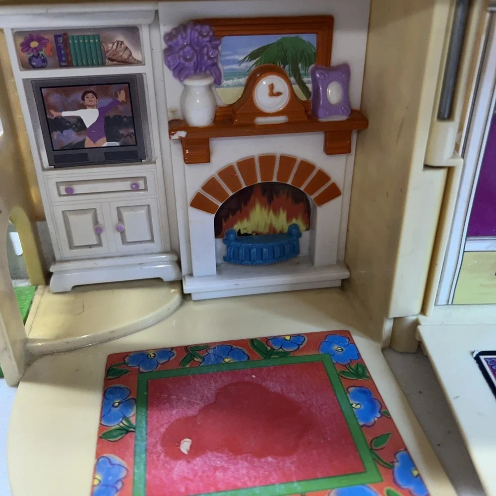 Vintage Fisher-Price Loving Family Sweet Streets Country Cottage Doll House 2000
